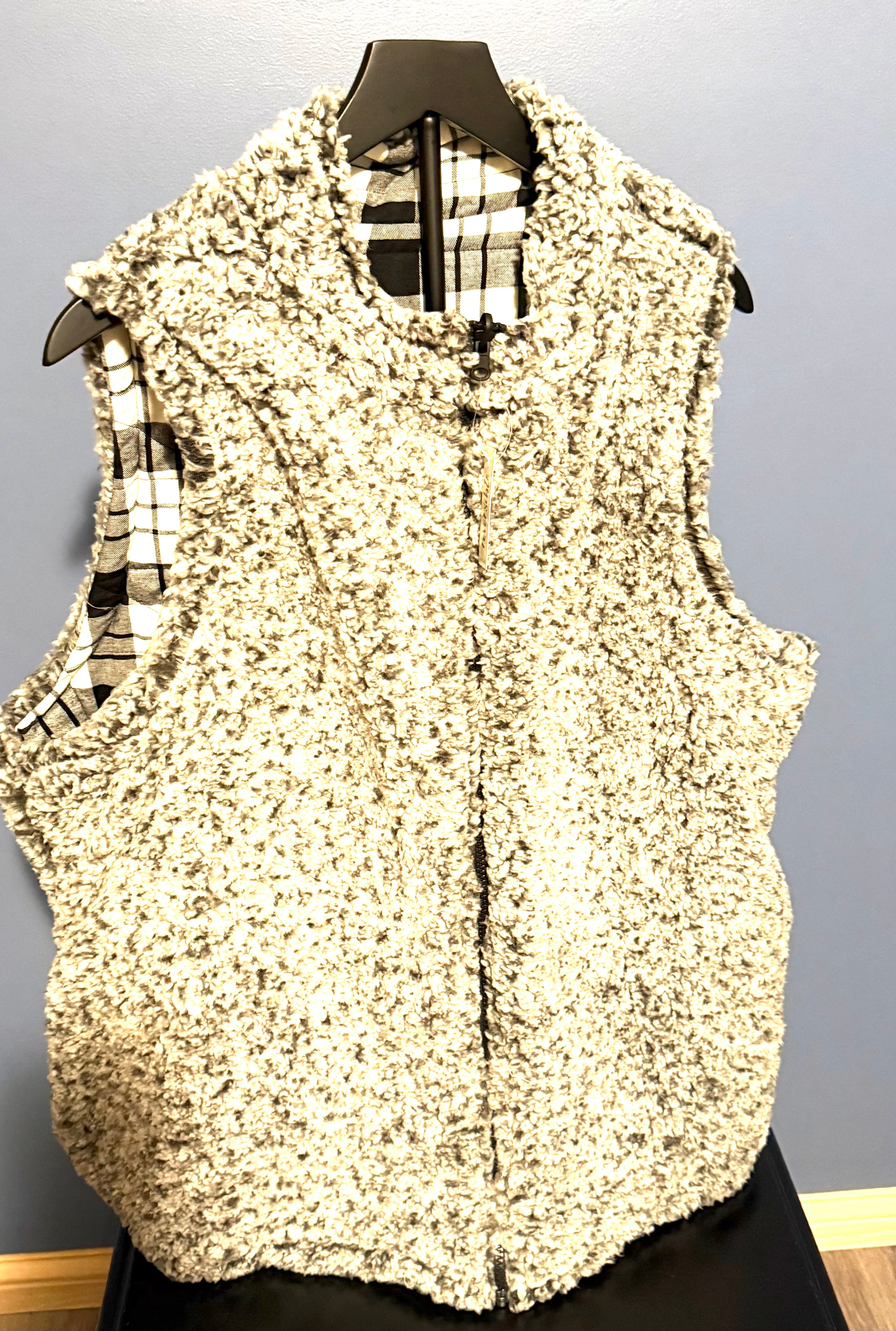 Maurices Reversible Vest – NWT Plus Size 2 | Final Sale – No Returns