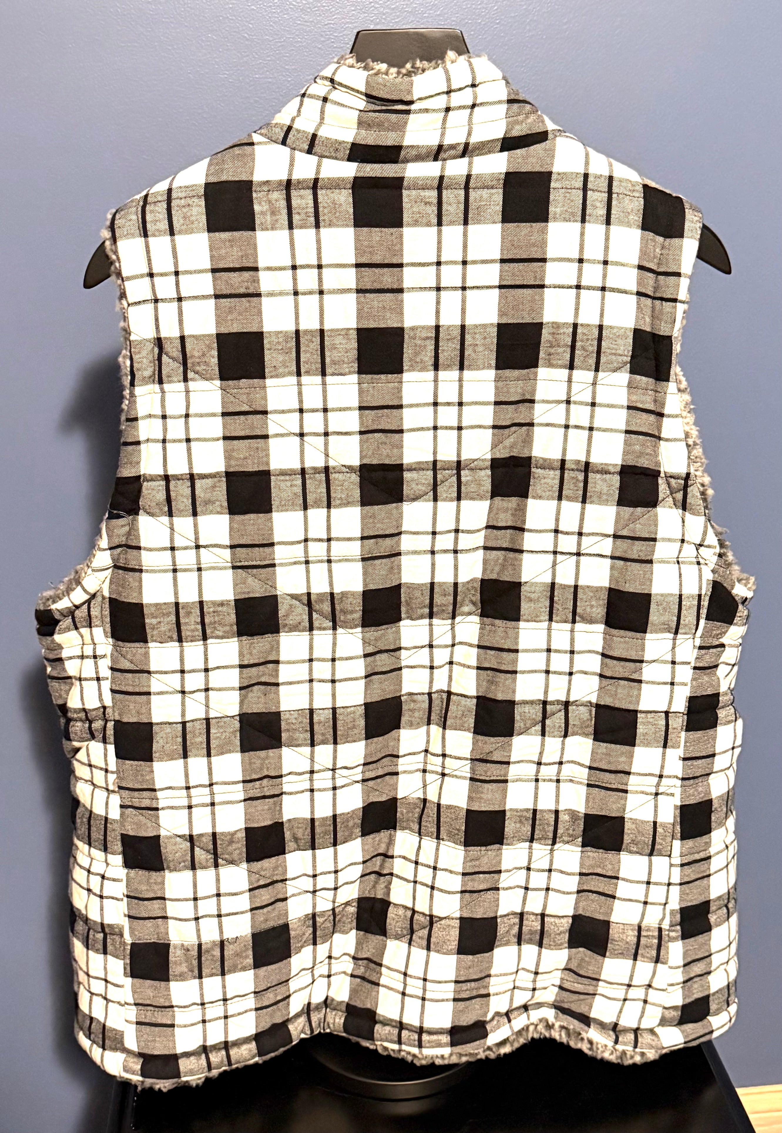 Maurices Reversible Vest – NWT Plus Size 2 | Final Sale – No Returns