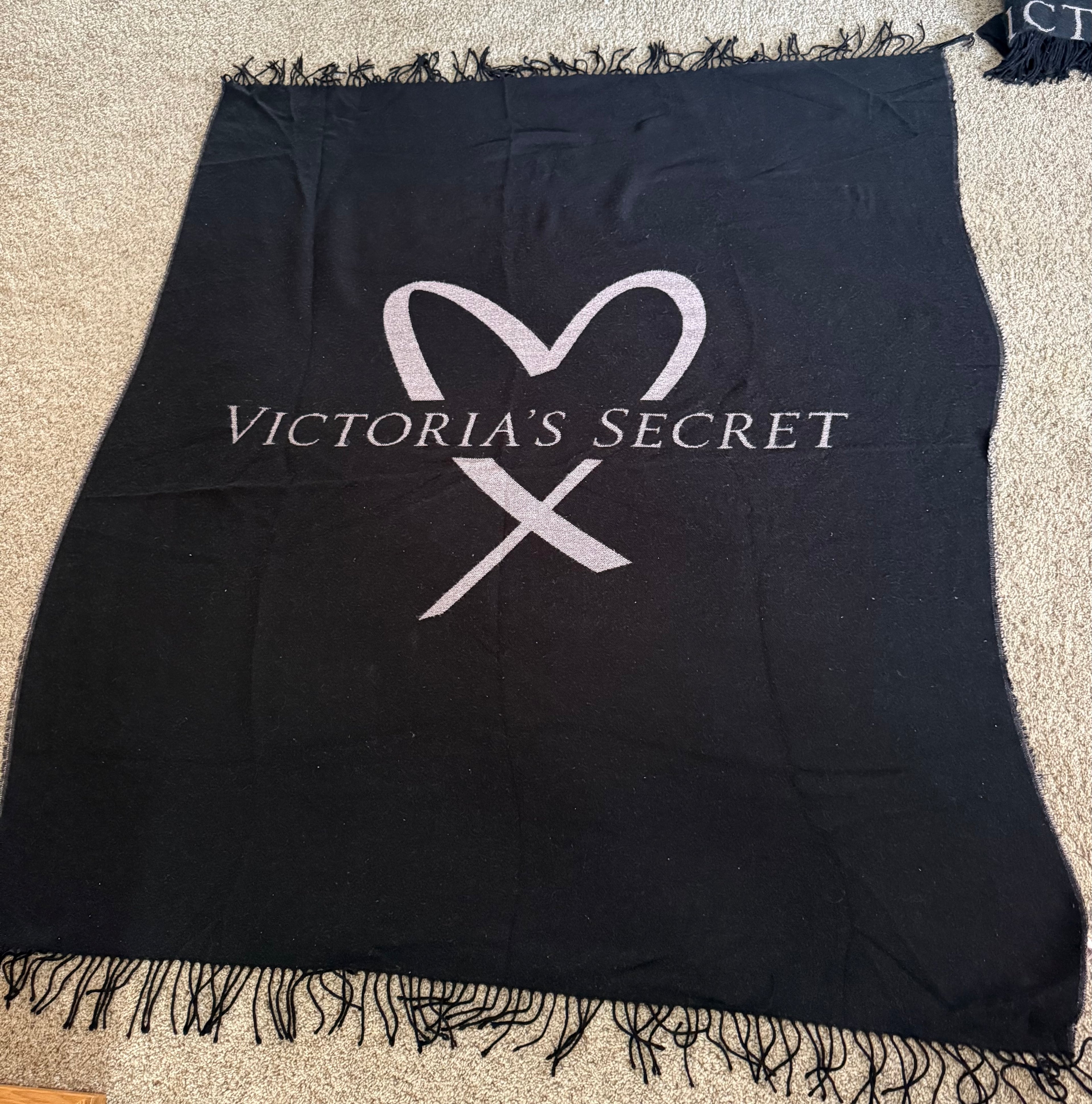 Victoria's Secret Pink Heart Fringe Throw Blanket 50x60 – Like New | Final Sale – No Returns