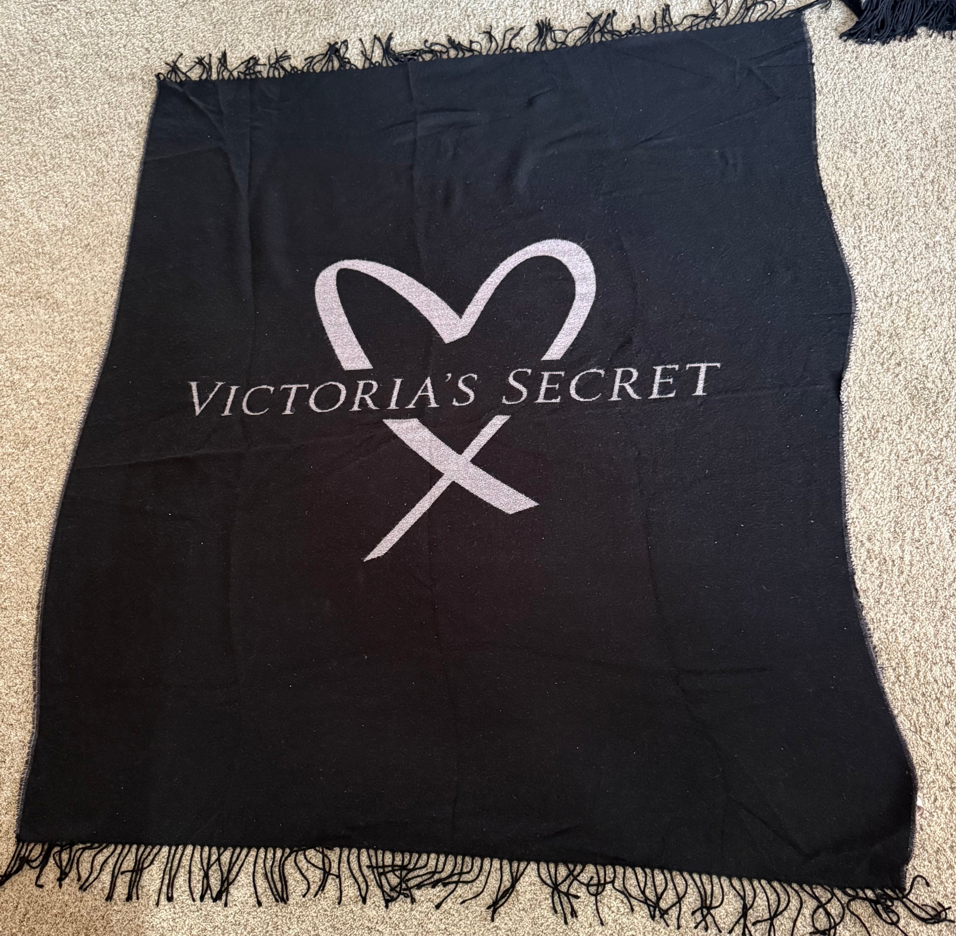 Victoria's Secret Pink Heart Fringe Throw Blanket 50x60 – Like New | Final Sale – No Returns